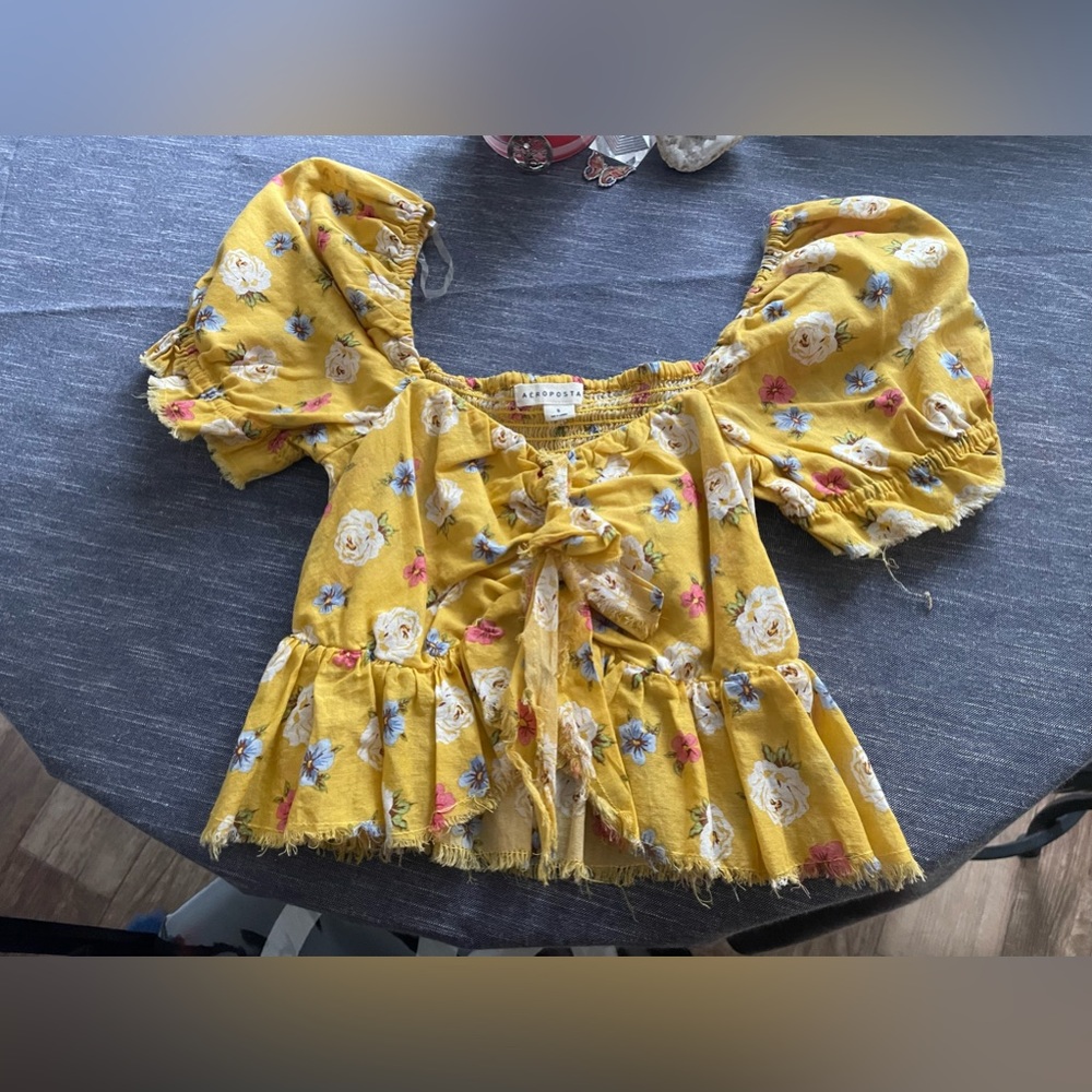 AÉROPOSTALE off the shoulder crop top